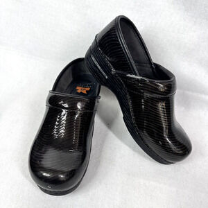 Dansko XP Leather Clogs Shoes Stripes 37 Size 7 Stripes Black Gray Comfort Shiny